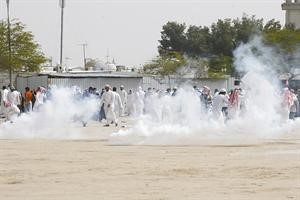 القوات الخاصة استخدمت القنابل المسيلة للدموع والمياه لتفريق المتظاهرين في تيماء والصليبية﻿﻿سعود سالم - محمد ماهر﻿
