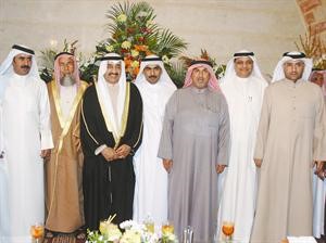 الرئيس جاسم الخرافي مباركا بسلامة الزميل محمد السندان﻿