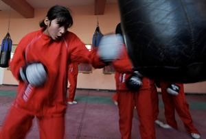 ملاكمة افغانية خلال التدريب﻿