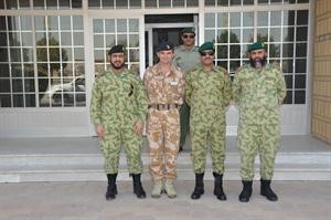 الملحق العسكري البريطاني خلال زيارته الحرس الوطني 
