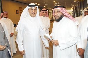 جمال الدوسري يتسلم مطالب النقابة
