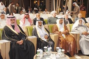 عبدالقادر العجيل ودعجيل النشمي وبعض الحضور خلال المؤتمر
﻿