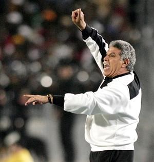 مدرب منتخب مصر حسن شحاتة اكد ان ما يتقاضاه لا يقارن برواتب مدربي المنتخبات الاخرى