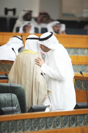 خالد الطاحوس يهمس باذن احمد السعدون