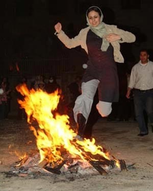 السلطات الإيرانية توجه تحذيراً عشية احتفالات «عيد النار»