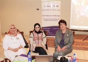 نورة العثمان وكارول مارشال خلال المحاضرة﻿