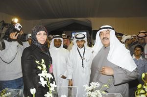 سمو الشيخ ناصرالمحمد ورئيس المشروع ضاري الوزان خلال زيارته ركن المطاعم﻿