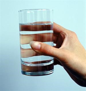 نصيحة طبية: لا تسرف في شرب المياه