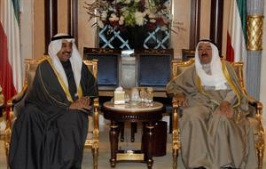 صاحب السمو الامير الشيخ صباح الاحمد مستقبلا جاسم الخرافي﻿