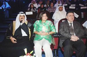 الشيخ احمد العبدالله ود اسيل العوضي ود عبدالله بهبهاني خلال المهرجان