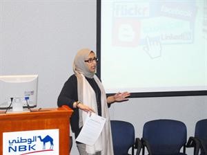 بدرية الرشيد تشرح للطالبات ماهية عمل العلاقات العامة في البنك الوطني
﻿