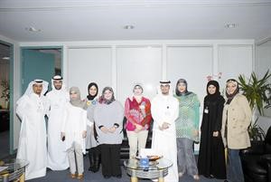 وفد البلدية في احد اقسام السكنية
