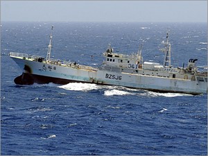 إيران تنقل أسطولها الثالث عشر إلى خليج عدن