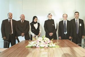 سلمان البدران ولينا الحربي ومسؤولو الشركتين بعد توقيع الاتفاقية
﻿