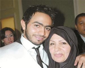 تامر حسني مع والدته﻿