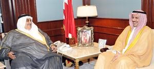 وزير الخارجية البحريني الشيخ خالد بن احمد ال خليفة مستقبلا سفيرنا لدى المنامة امس 		كونا
﻿