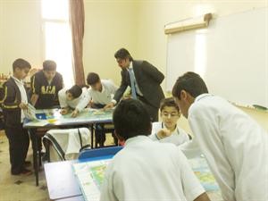 الطلاب في احد انشطة البرنامج
﻿
