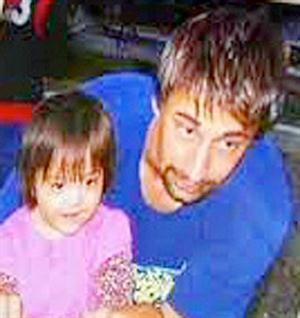 دالاس وينز مع ابنته قبل الحادثة ﻿