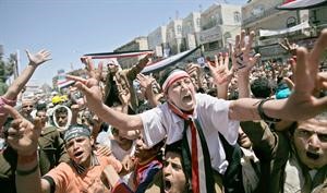محتجون يطالبون باسقاط صالح في صنعاء﻿