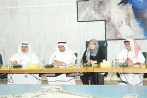 محمد المفرج ومجنان بوشهري ودعبدالكريم السليم ومموسى الصراف خلال اجتماع لجنة التطوير
﻿