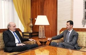 الرئيس السوري دبشار الاسد مستقبلا النائب وليد جنبلاط في دمشق امس 	سانا﻿