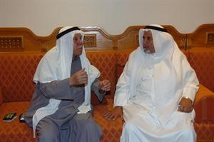 العم محمد الجحدل مع الزميل منصور الهاجري قاسم باشا