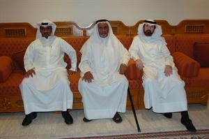 العم محمد الجحدل بين ولديه غصن وياسر