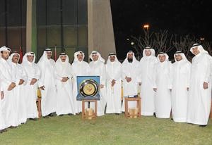 الشيخ حمد جابر العلي يقدم هدية تذكارية الى عبدالرحمن العطية بحضور الامير دتركي بن محمد وسفراء دول التعاون لدى الرياض