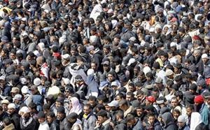 مهاجرون بالالاف في الجزيرة الايطالية﻿