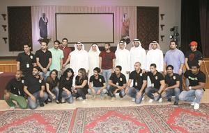تكريم عدد من المشاركين في احتفال عيد الام