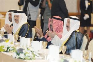 الشيخ دمحمد الصباح واحمد الهارون خلال الاحتفال
