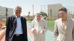 حسن ابل يتوسط دعبد المحسن الخرافي ومنصور ابل﻿