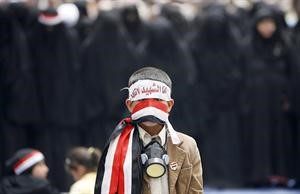 طفل يمني يلتف بعصابة مكتوب عليها انا الشهيد القادم في المظاهرات المعارضة للرئيس في صنعاء 	افپ﻿