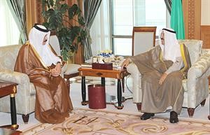 صاحب السمو الامير الشيخ صباح الاحمد مستقبلا عبدالرحمن العطية
