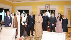 سمو ولي العهد الشيخ نواف الاحمد مستقبلا محافظ ميلانو غويدو بوديستا والوفد المرافق بحضور الشيخ علي الجابر