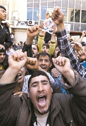 تظاهرة للسوريين في لبنان تاييدا للرئيس بشار الاسد 
