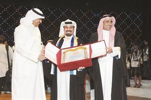 الهاجري والمطيري يكرمان د فهد السليم