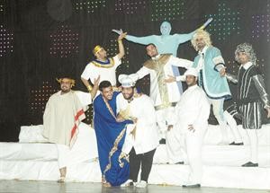 استعراض مسرحي في حفل الافتتاح