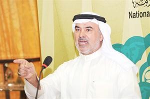 صالح عاشور اثناء حديثه في المؤتمر الصحافي