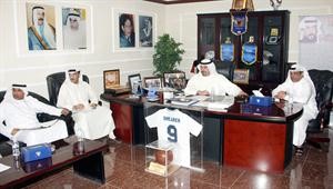 الشيخ طلال الفهد خلال اجتماعه بممثلي دوري الوزارات﻿