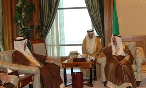 صاحب السمو الامير الشيخ صباح الاحمد خلال لقائه الشيخ محمد بن مبارك ال خليفة