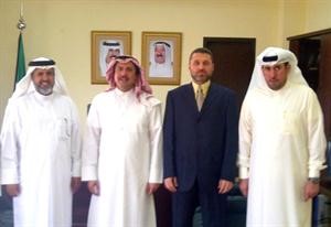 السفير الشيخ عزام الصباح خلال لقائه الوفد الاعلامي البحريني﻿