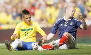 البرازيلي نيمار عانى من عنصرية الجماهير الاسكوتلندية في المباراة السابقة افپ