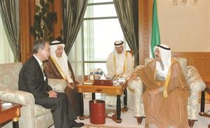 صاحب السمو الامير الشيخ صباح الاحمد مستقبلا سفير كوريا مون يونغ هان﻿