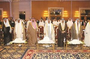 صاحب السمو الامير الشيخ صباح الاحمد وسمو ولي العهد والرئيس جاسم الخرافي والشيخ فيصل السعود وسمو رئيس الوزراء والشيخ جابر المبارك خلال الحفل﻿