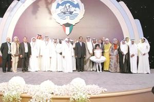 دهلال الساير متوسطا الاطباء المكرمين﻿
