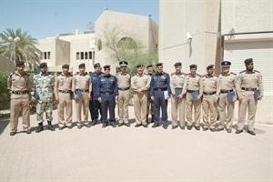 اللواء محمود الدوسري والعميد اديب السويدان يتوسطان خريجي الدورة﻿