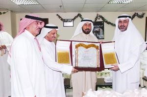 المنصور والميموني يكرمان نادر العوضيقاسم باشا
