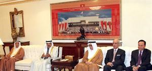 رئيس الوزراء البحريني صاحب السمو الملكي الامير خليفة بن سلمان يستقبل عددا من المسؤولين بالمملكة بنا