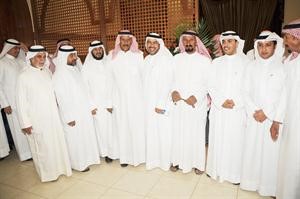 الدقباسي متوسطا المهنئين